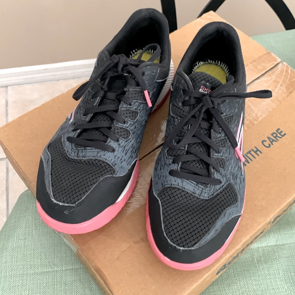 Sketchers Pickleball shoes size 8 1/2